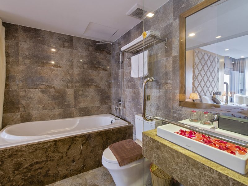 Là một trong top 10 Công ty du lịch uy tín nhất miền Trung, cùng với lịch sử hơn 12 năm phát triển không ngừng, Nam Á Đông Travel đã khẳng định vững chắc vị trí về chất lượng dịch vụ và hiệu quả kinh doanh trên thị trường du lịch trong nước