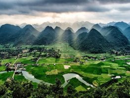 Là một trong top 10 Công ty du lịch uy tín nhất miền Trung, cùng với lịch sử hơn 12 năm phát triển không ngừng, Nam Á Đông Travel đã khẳng định vững chắc vị trí về chất lượng dịch vụ và hiệu quả kinh doanh trên thị trường du lịch trong nước